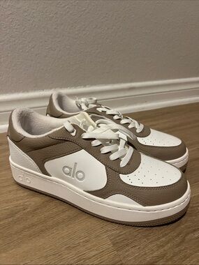 ALO Yoga Women's White and Taupe Low-Top Sneakers